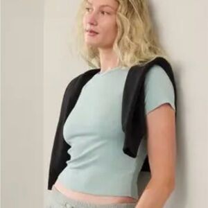 Athleta Women's Blue Green Ribbed Cropped Short Sleeve Tee